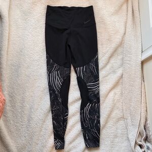 Nike Black and White Patterned Leggings